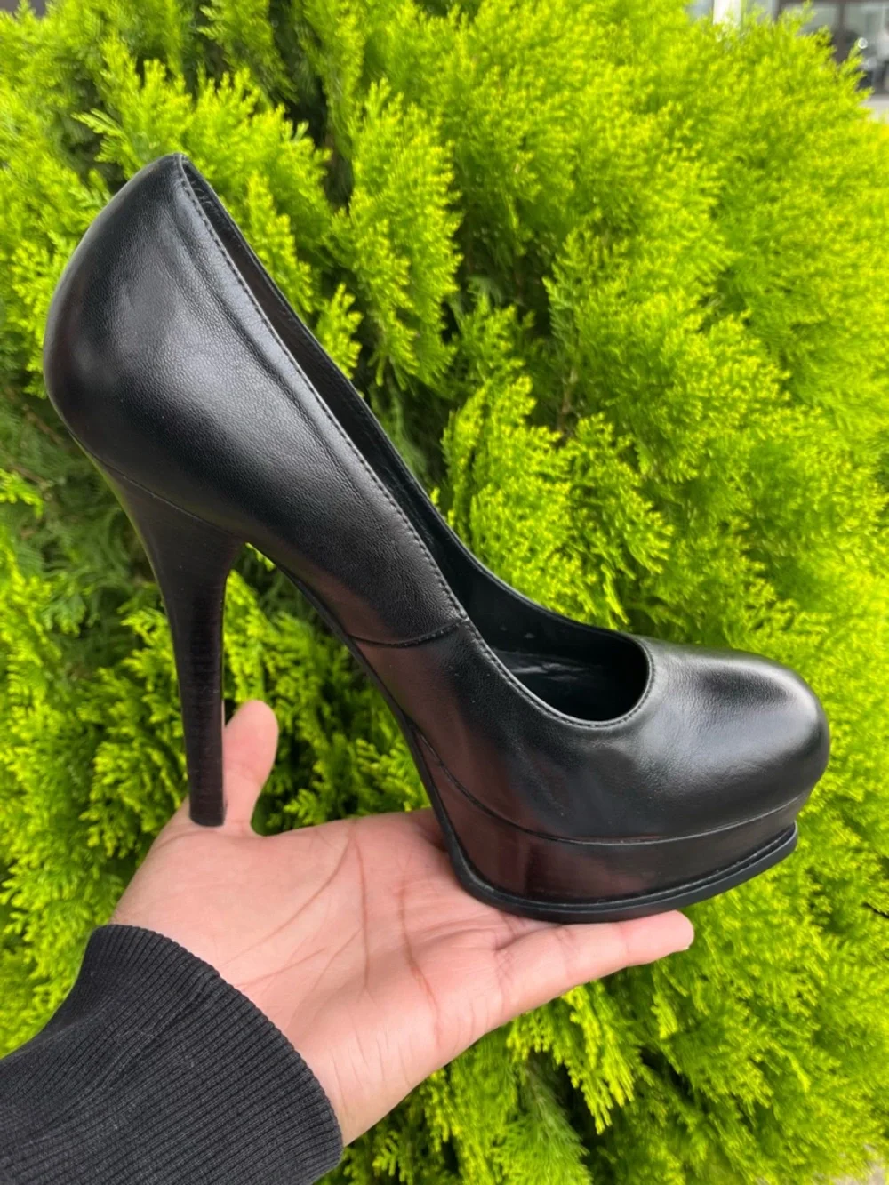 FENDI Fendista Gold FF Logo Black Nappa Leather Platform Pumps